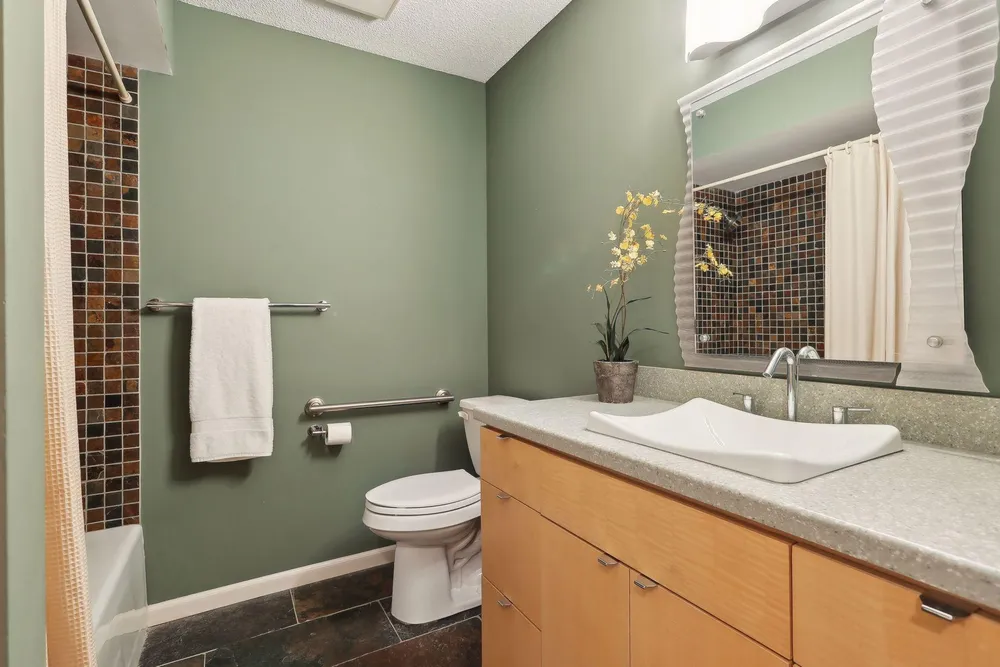 1235 Yale Pl, Minneapolis, MN 55403