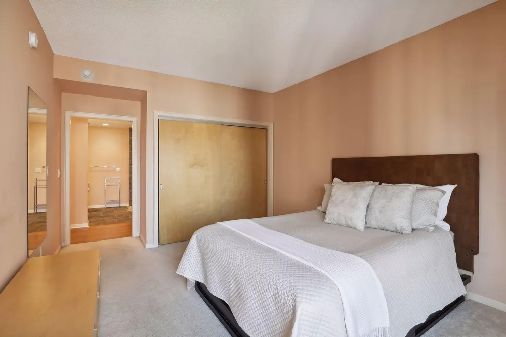 1235 Yale Pl, Minneapolis, MN 55403