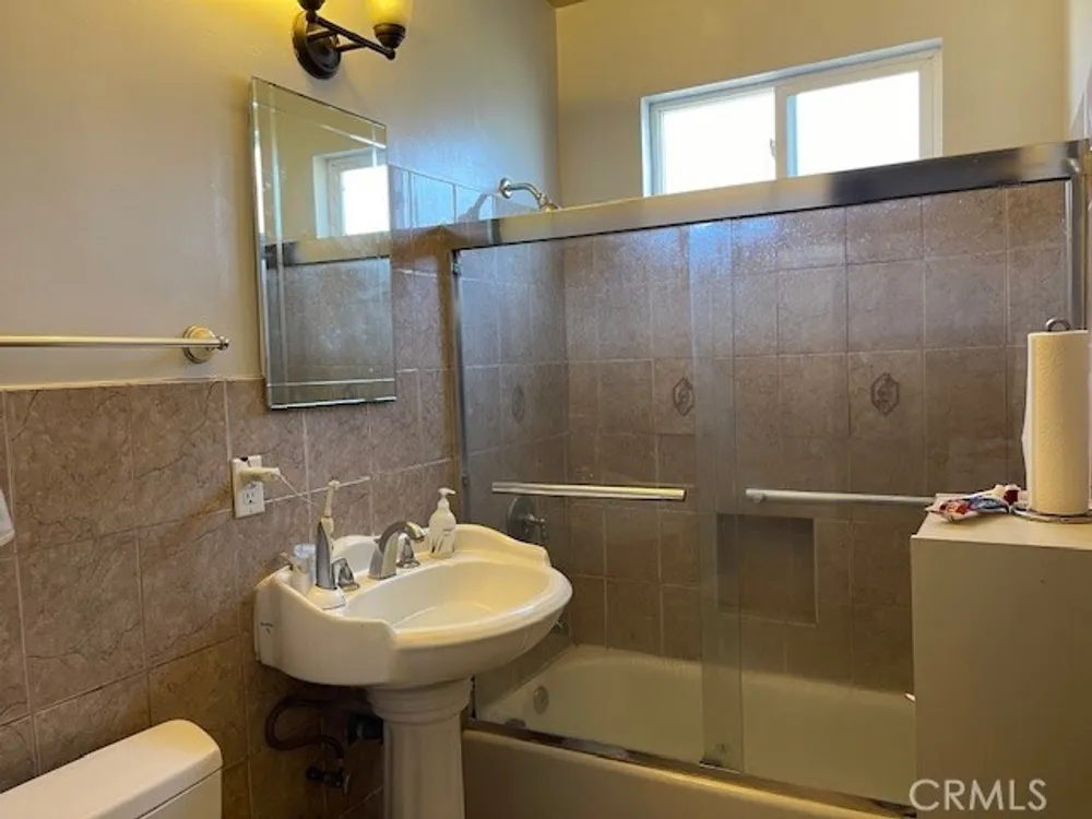 11143 Emelita St, North Hollywood, CA 91601-1308