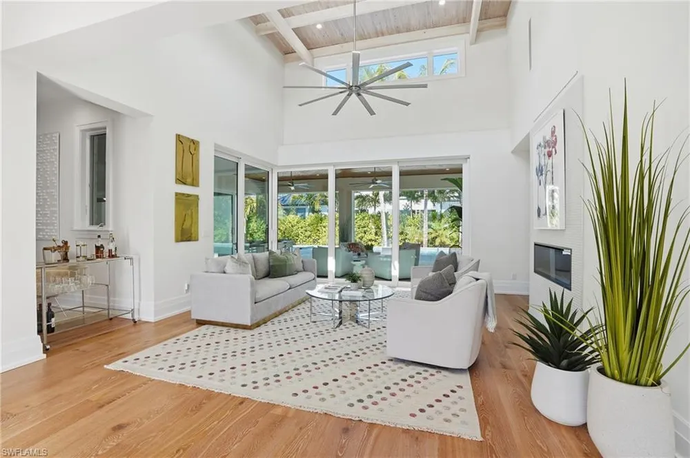 185 N Lake Dr, Naples, FL 34102