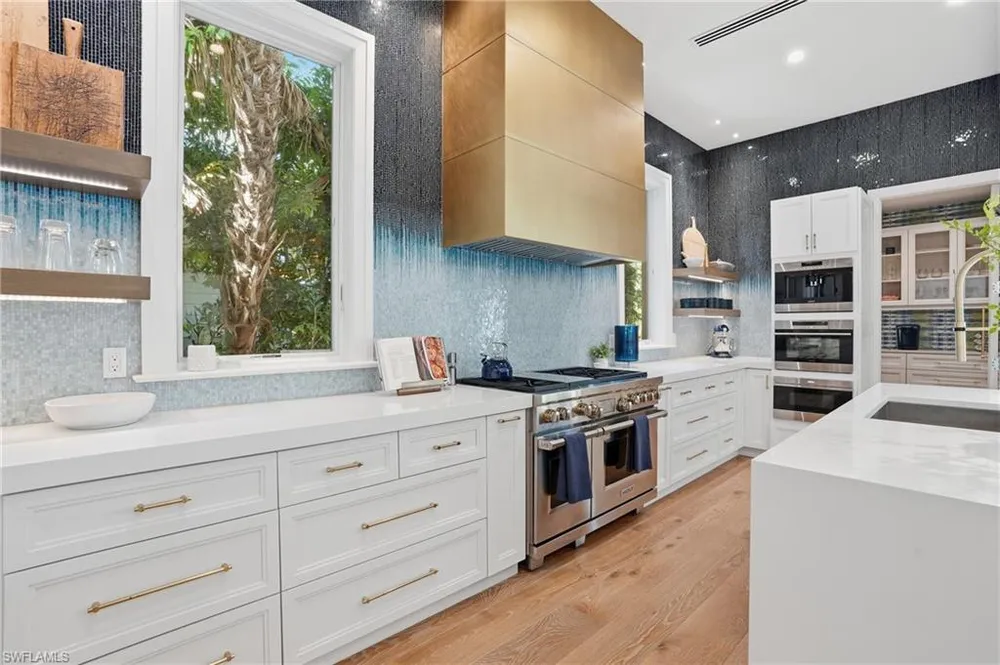 185 N Lake Dr, Naples, FL 34102