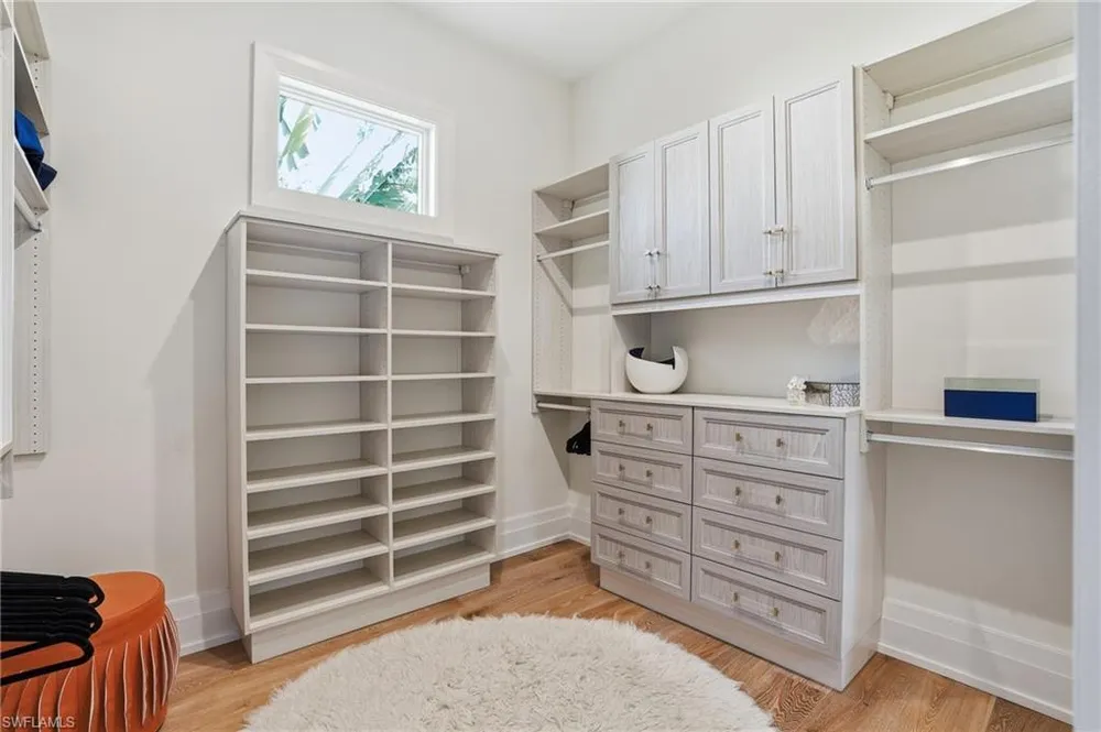 185 N Lake Dr, Naples, FL 34102
