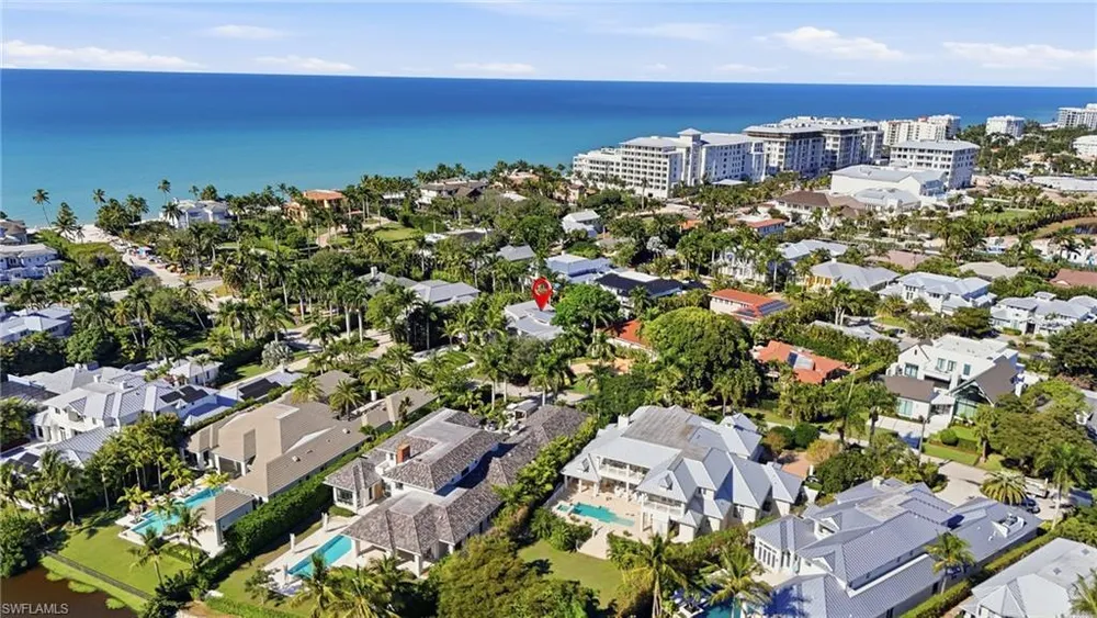 185 N Lake Dr, Naples, FL 34102
