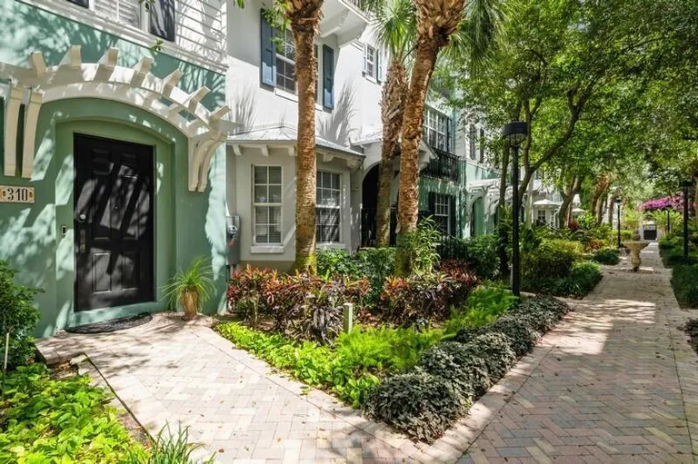 310 E Mallory Circle, Delray Beach, FL 33483