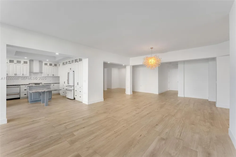 848 Brickell Key Dr, Miami, FL 33131