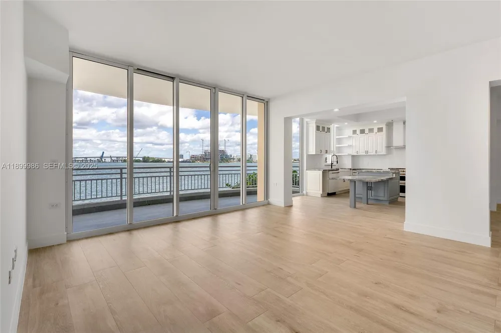 848 Brickell Key Dr, Miami, FL 33131