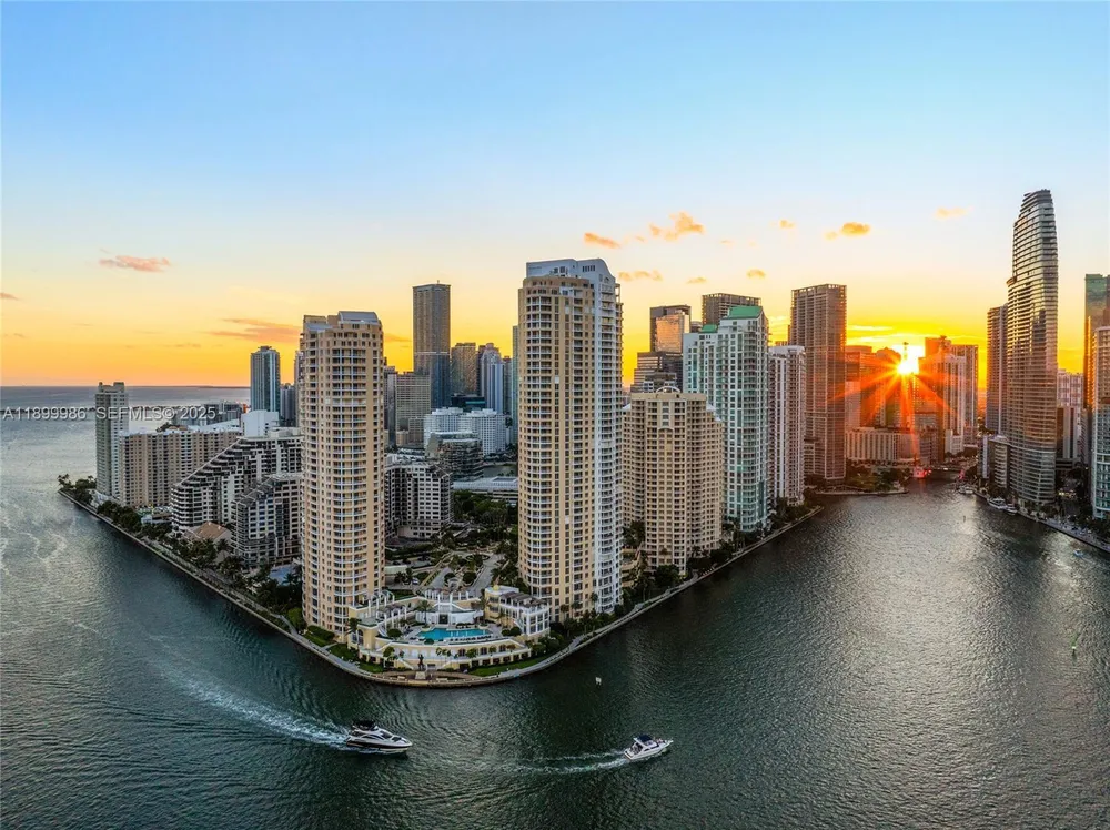 848 Brickell Key Dr, Miami, FL 33131