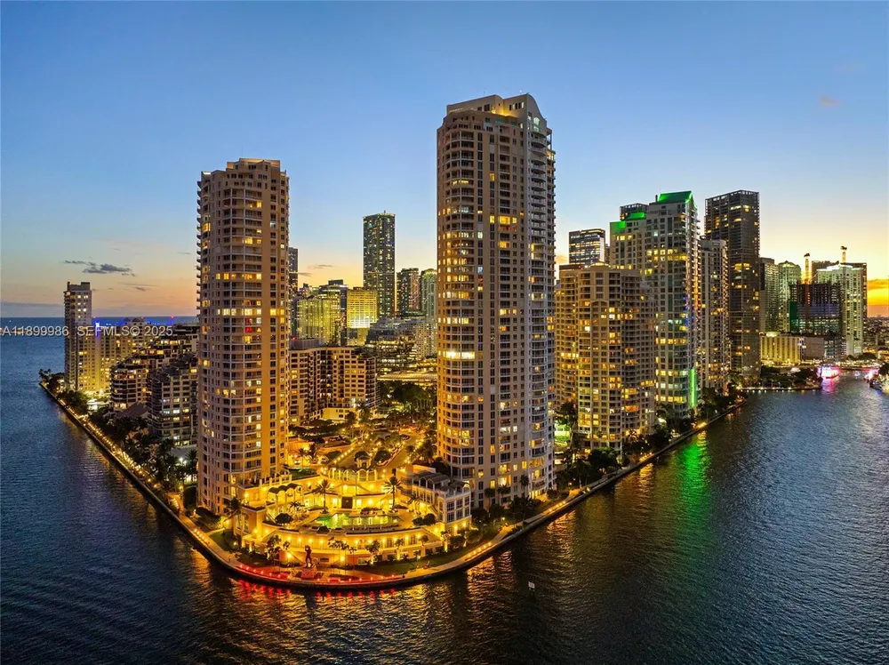 848 Brickell Key Dr, Miami, FL 33131
