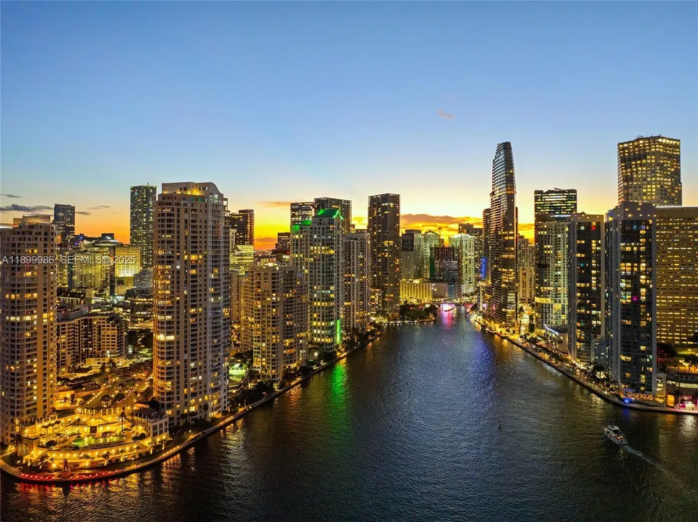 848 Brickell Key Dr, Miami, FL 33131