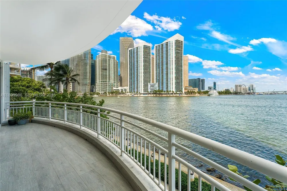 848 Brickell Key Dr, Miami, FL 33131
