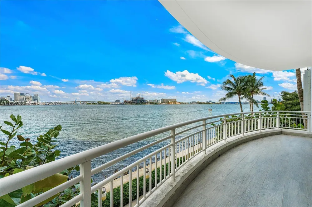 848 Brickell Key Dr, Miami, FL 33131