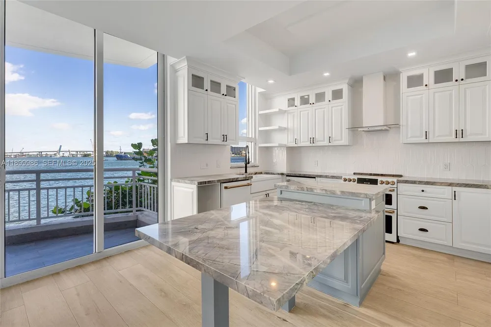848 Brickell Key Dr, Miami, FL 33131