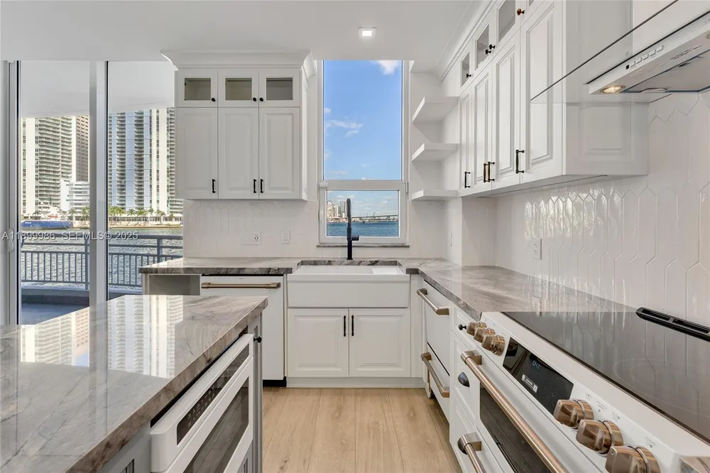 848 Brickell Key Dr, Miami, FL 33131