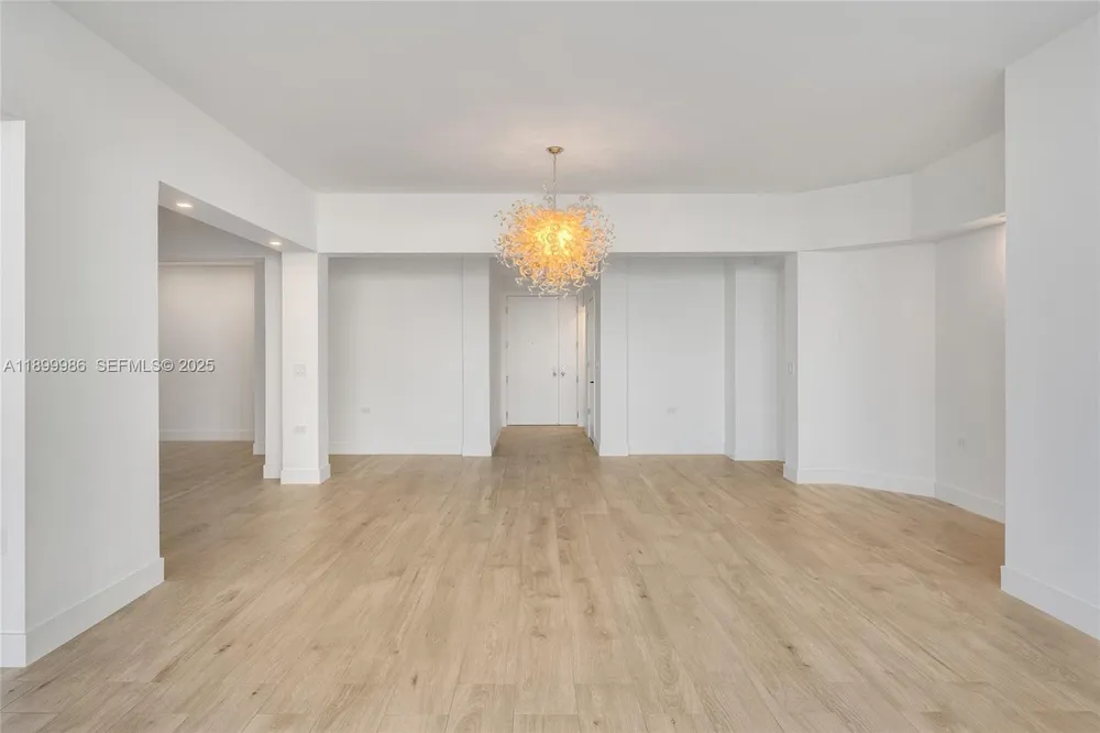 848 Brickell Key Dr, Miami, FL 33131
