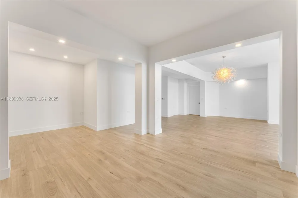848 Brickell Key Dr, Miami, FL 33131