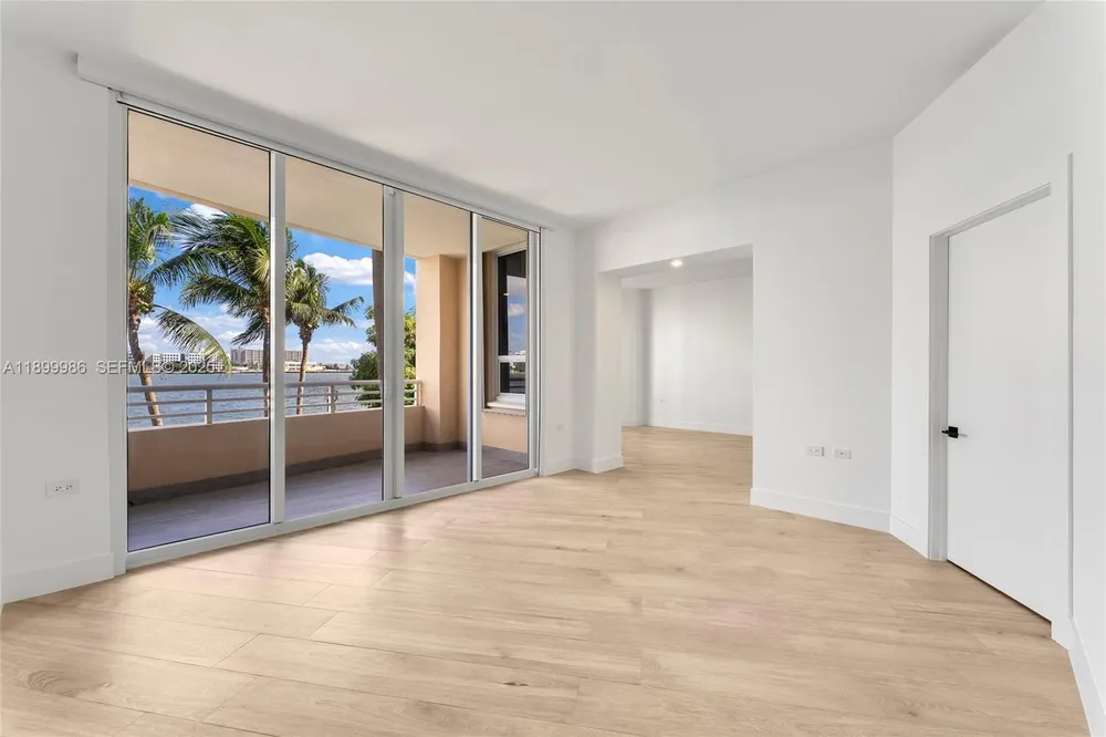 848 Brickell Key Dr, Miami, FL 33131