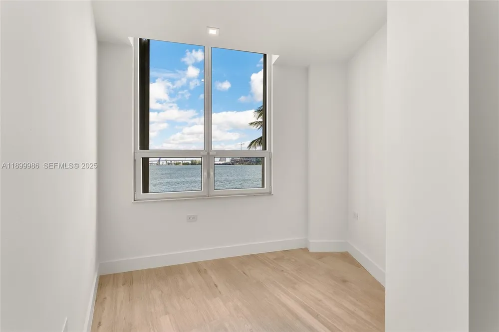 848 Brickell Key Dr, Miami, FL 33131