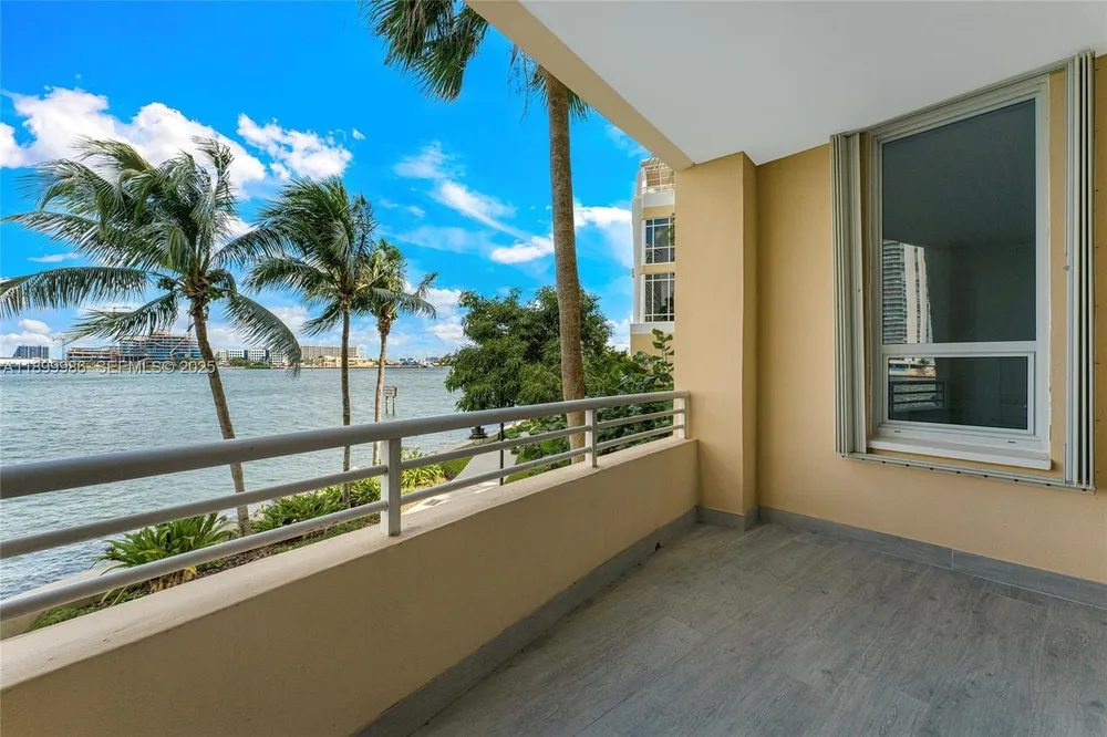 848 Brickell Key Dr, Miami, FL 33131
