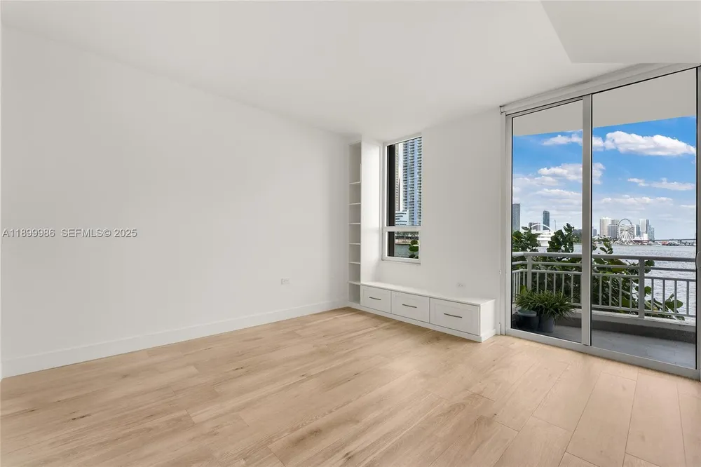 848 Brickell Key Dr, Miami, FL 33131