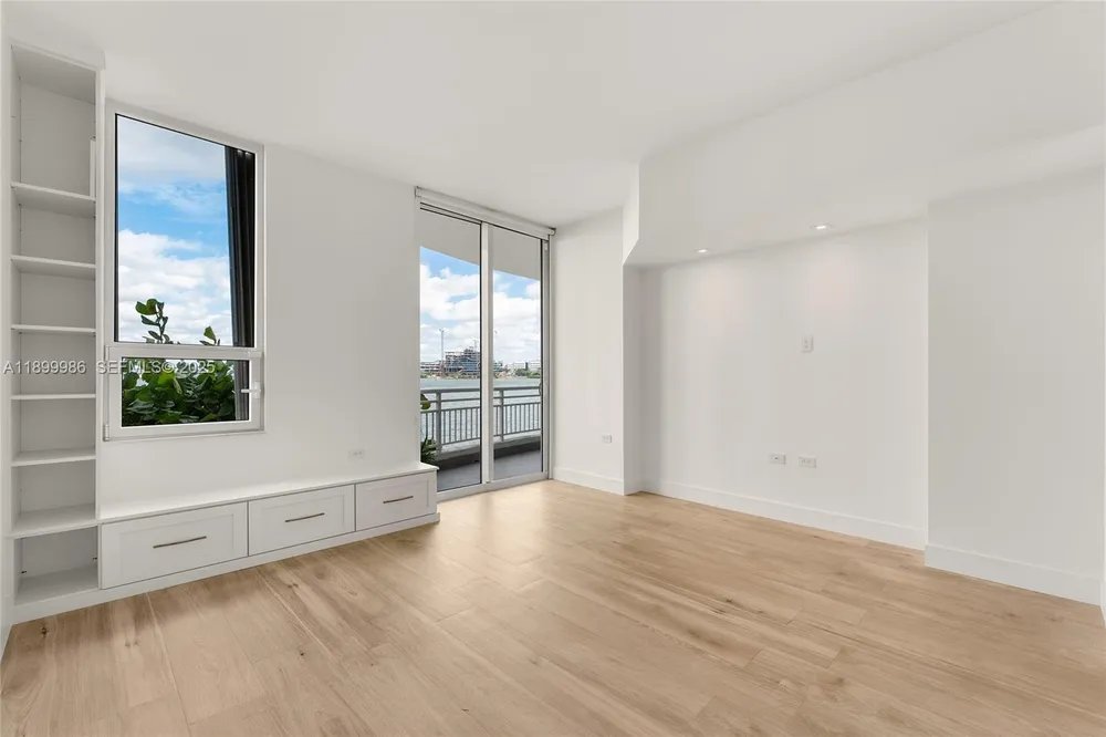 848 Brickell Key Dr, Miami, FL 33131