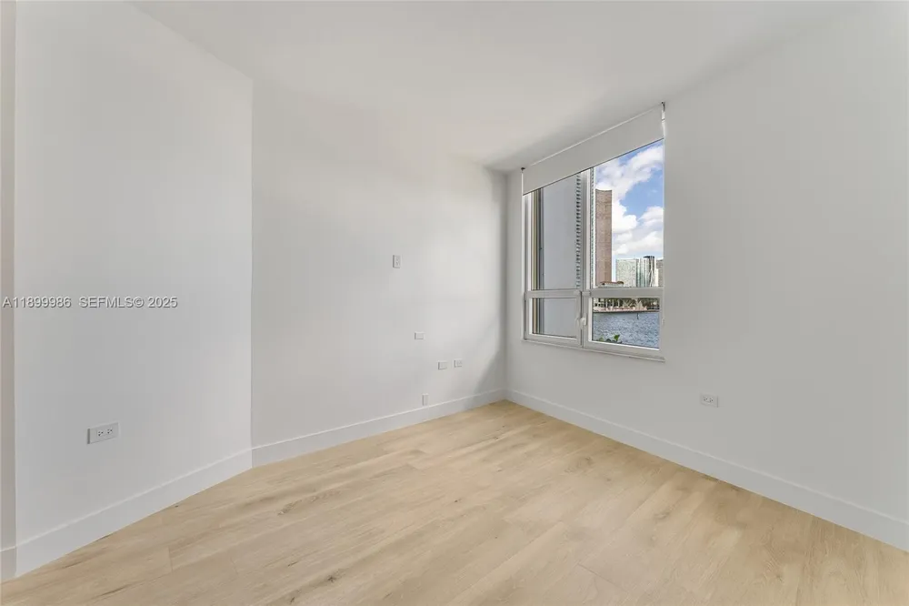 848 Brickell Key Dr, Miami, FL 33131