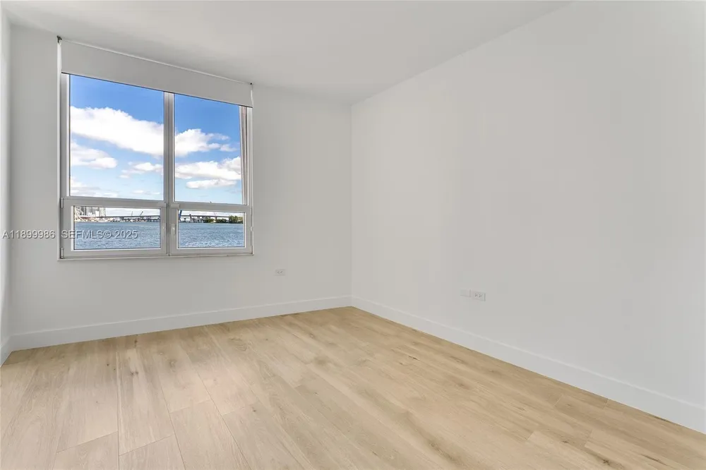 848 Brickell Key Dr, Miami, FL 33131