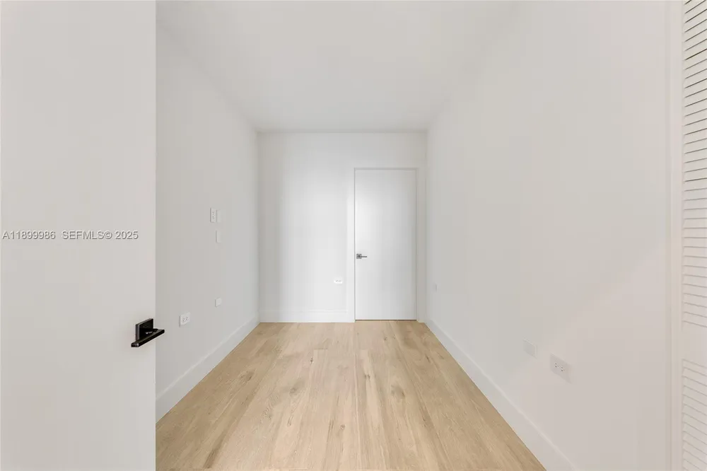 848 Brickell Key Dr, Miami, FL 33131