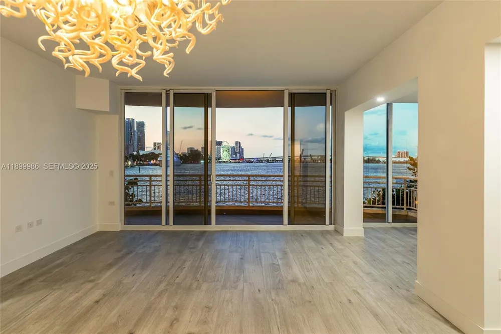 848 Brickell Key Dr, Miami, FL 33131