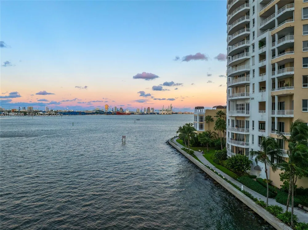 848 Brickell Key Dr, Miami, FL 33131