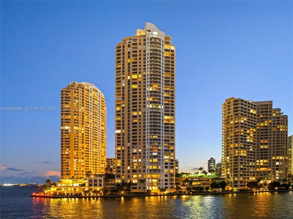 848 Brickell Key Dr, Miami, FL 33131
