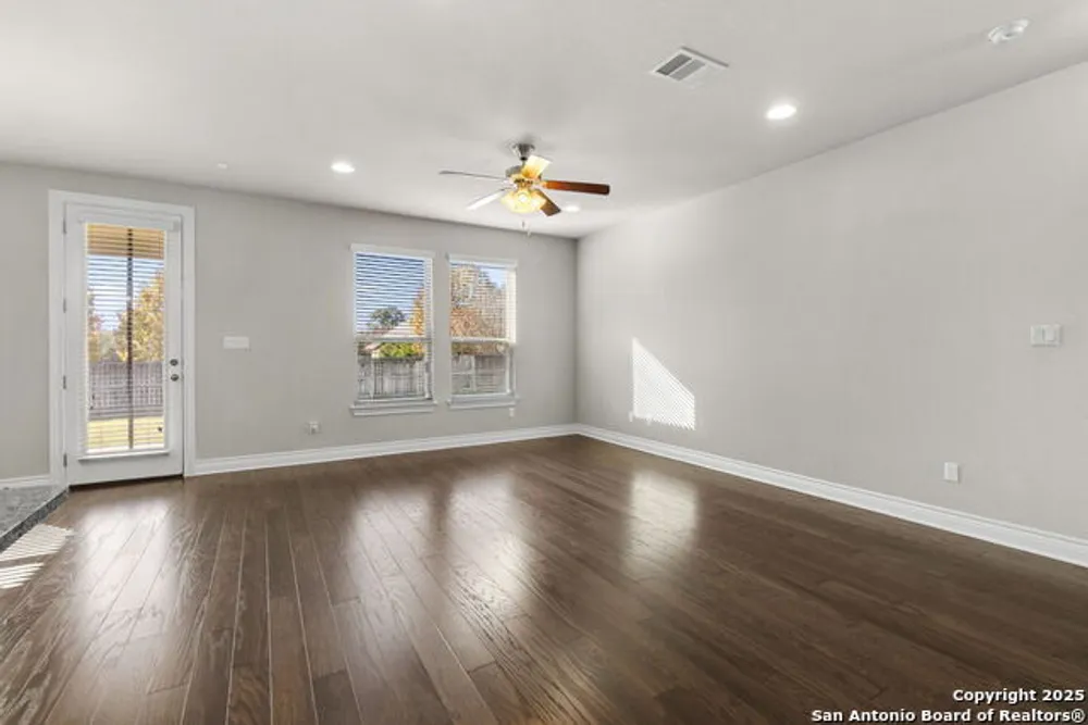 219 Lucchese St, San Antonio, TX 78253
