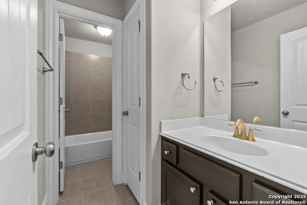 219 Lucchese St, San Antonio, TX 78253
