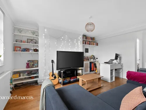 Clifford Avenue, Mortlake, Londonphoto