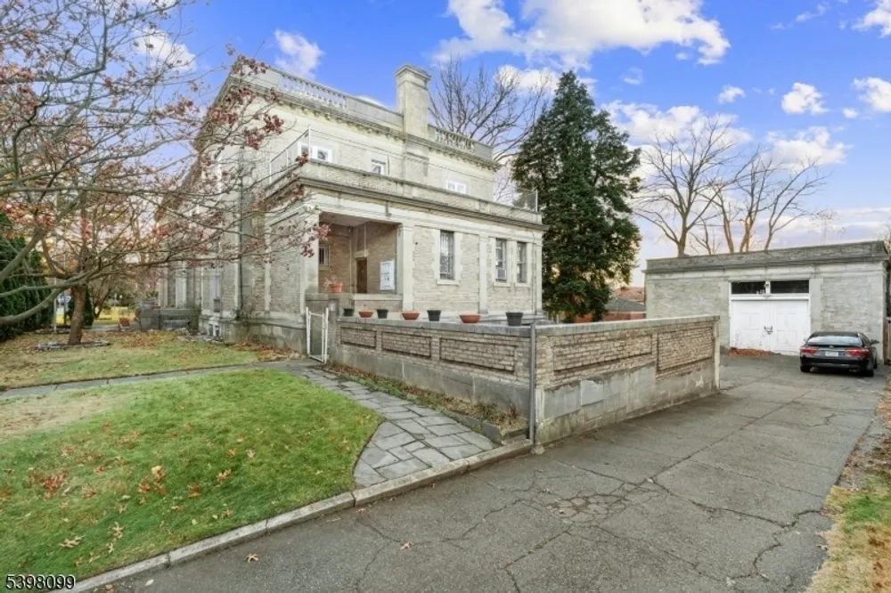 229 Ballantine Pkwy, Newark, NJ 07104