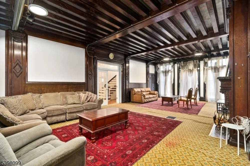 229 Ballantine Pkwy, Newark, NJ 07104