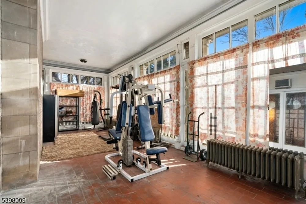 229 Ballantine Pkwy, Newark, NJ 07104