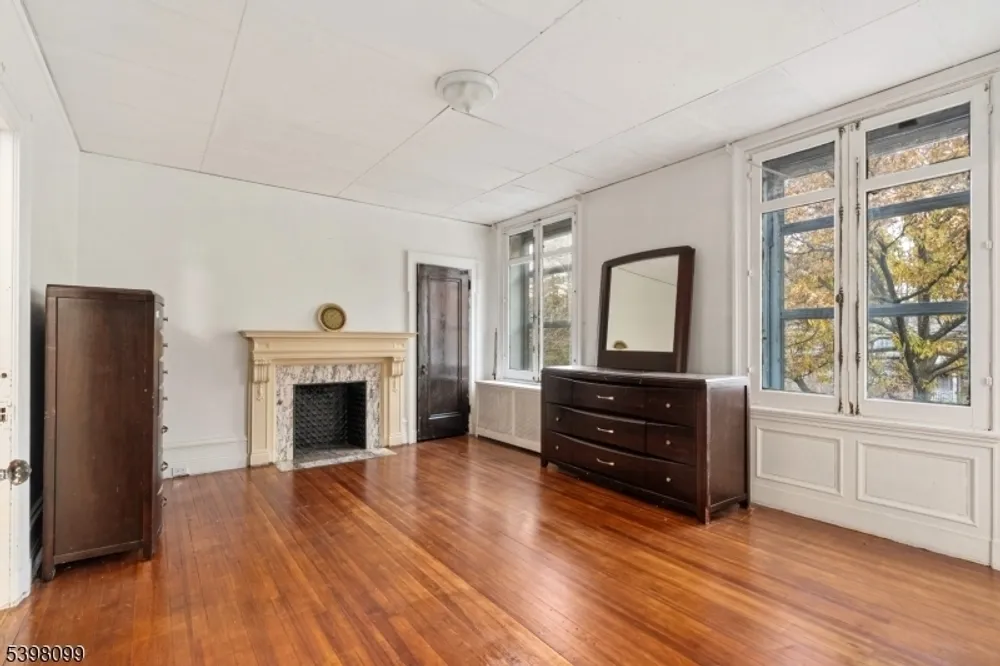 229 Ballantine Pkwy, Newark, NJ 07104