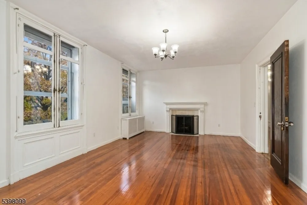 229 Ballantine Pkwy, Newark, NJ 07104