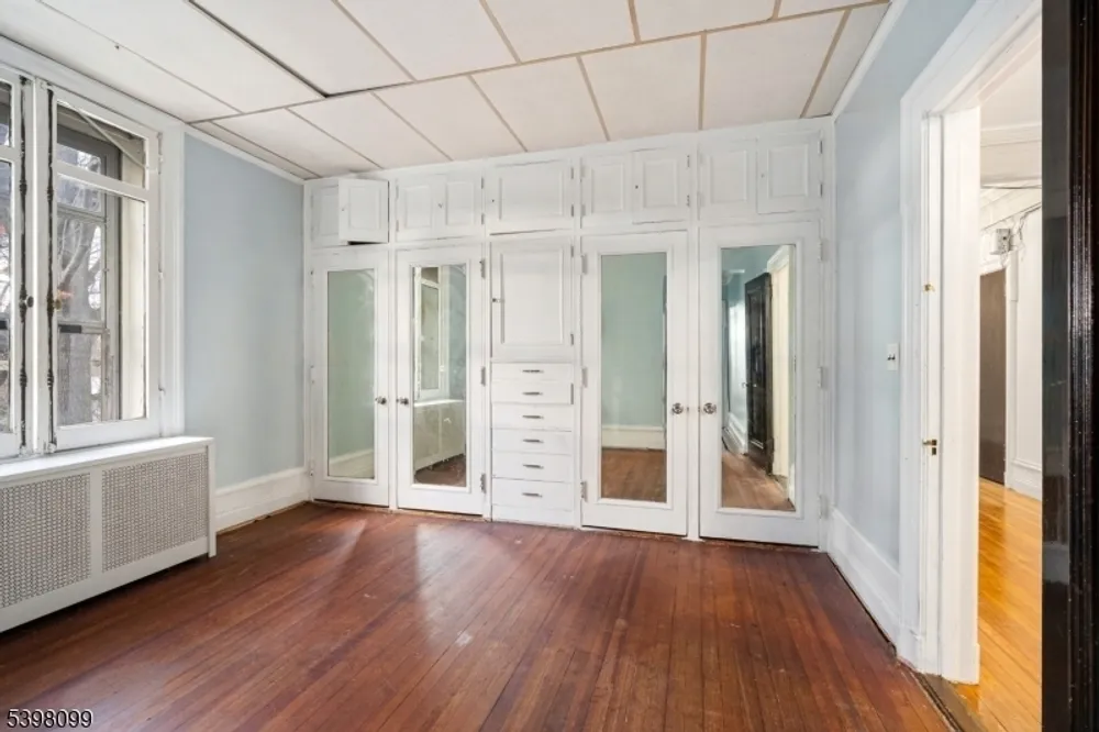 229 Ballantine Pkwy, Newark, NJ 07104