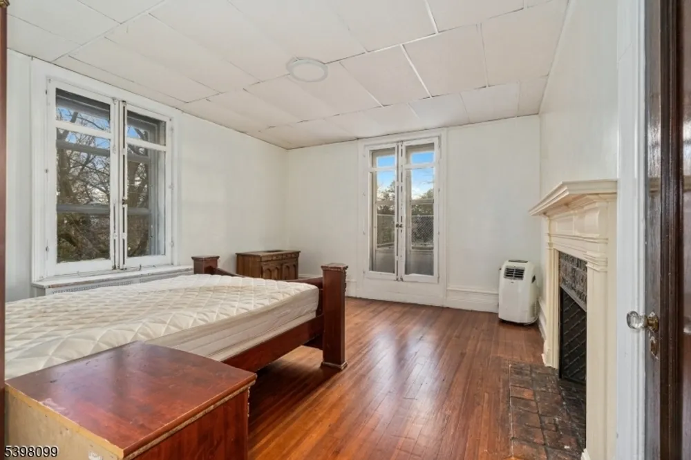 229 Ballantine Pkwy, Newark, NJ 07104