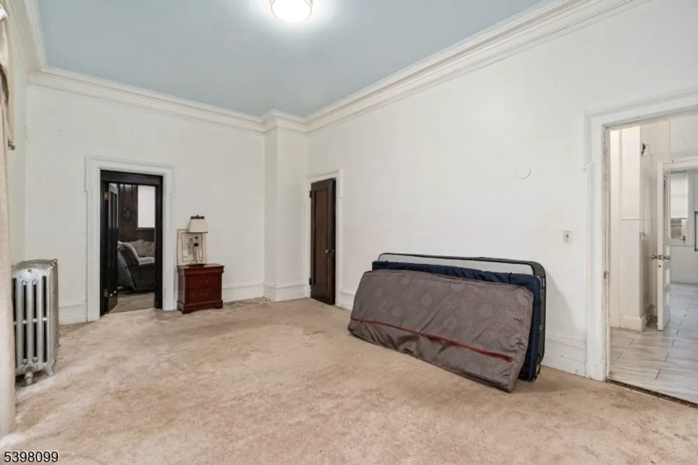 229 Ballantine Pkwy, Newark, NJ 07104