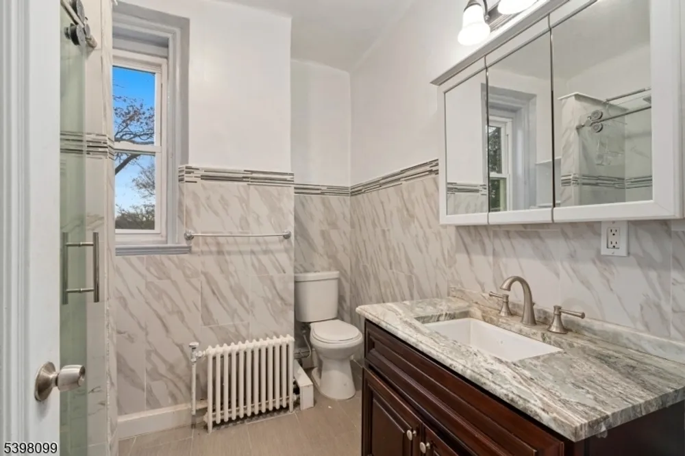 229 Ballantine Pkwy, Newark, NJ 07104