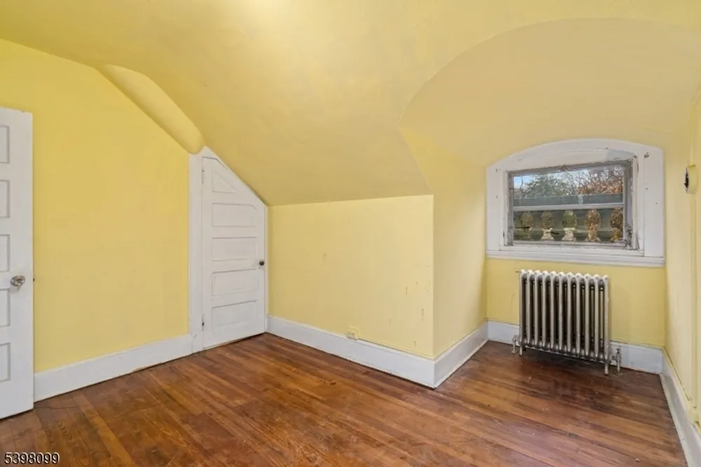 229 Ballantine Pkwy, Newark, NJ 07104