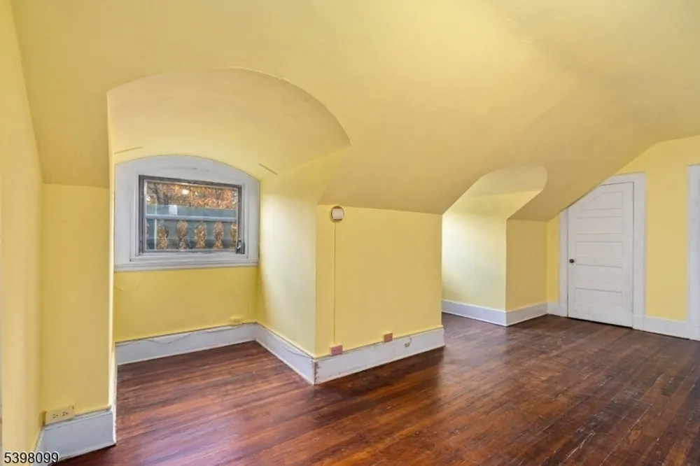 229 Ballantine Pkwy, Newark, NJ 07104