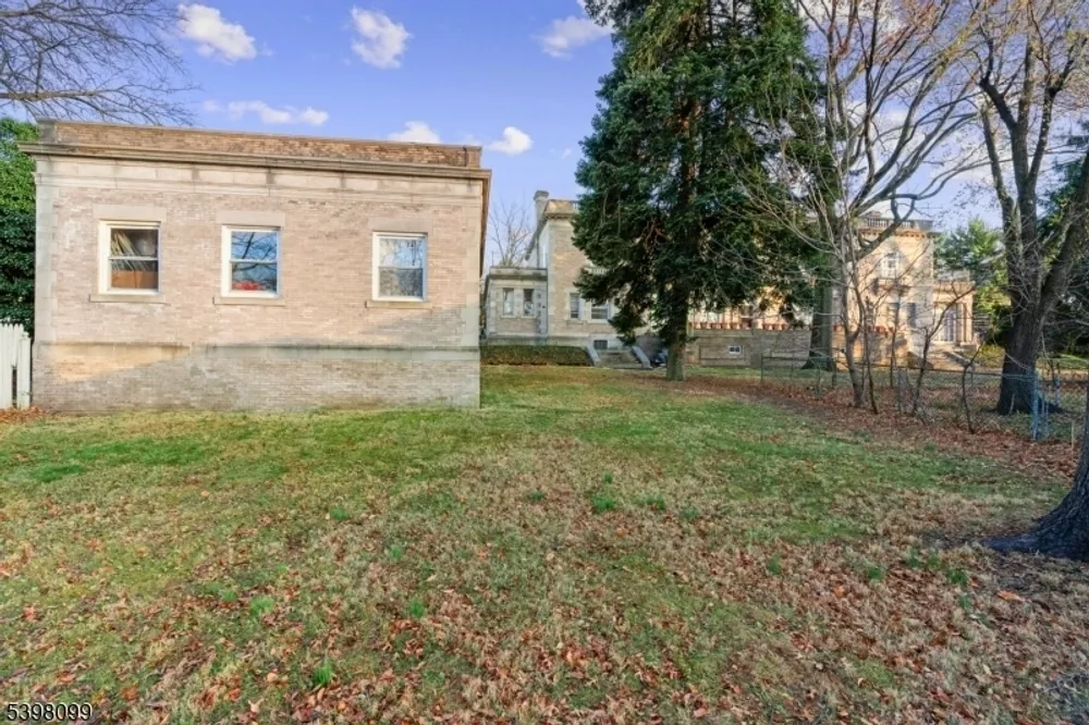 229 Ballantine Pkwy, Newark, NJ 07104