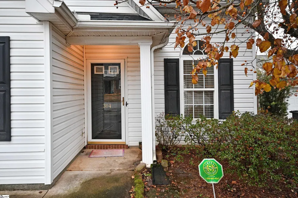 304 Glenlea Ln, Greenville, SC 29617