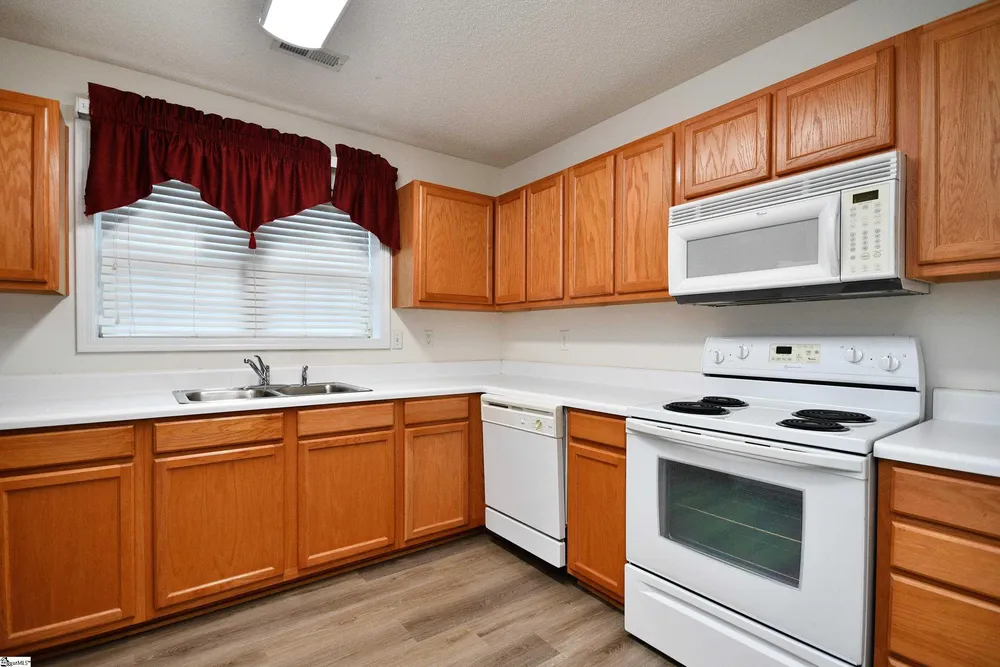 304 Glenlea Ln, Greenville, SC 29617
