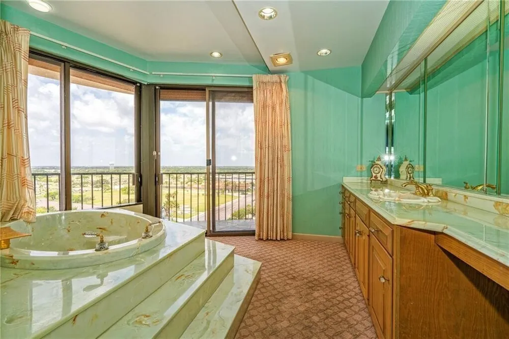 4500 Ocean Dr, Corpus Christi, TX 78412