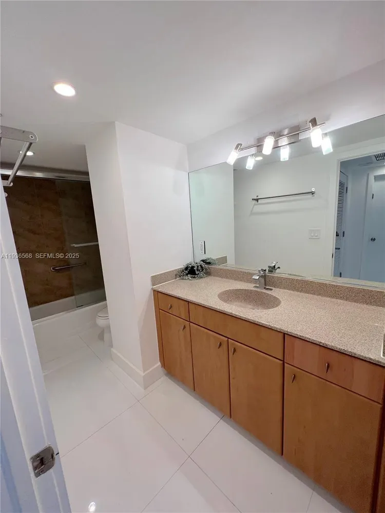 401 69th St, Miami Beach, FL 33141