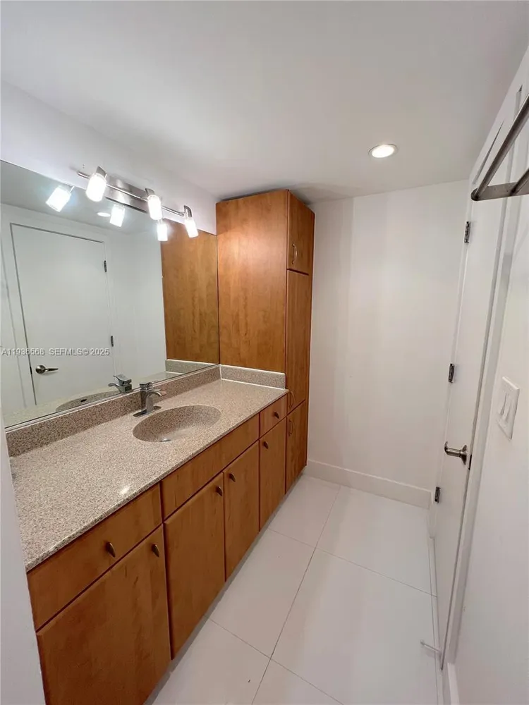 401 69th St, Miami Beach, FL 33141